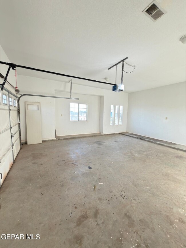 Building Photo - 5466 Buffalo Creek Dr