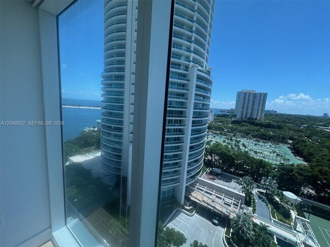 Building Photo - 2101 Brickell Ave