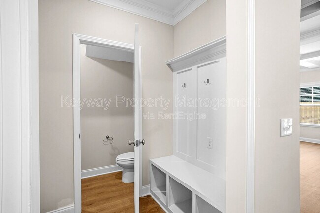 Building Photo - 3109 Venetian Dr