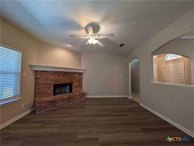 Building Photo - 947 River Rock