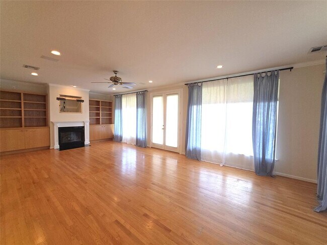 Building Photo - 9260 Deepwater Dr
