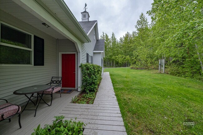 Building Photo - Charming Palmer Home!