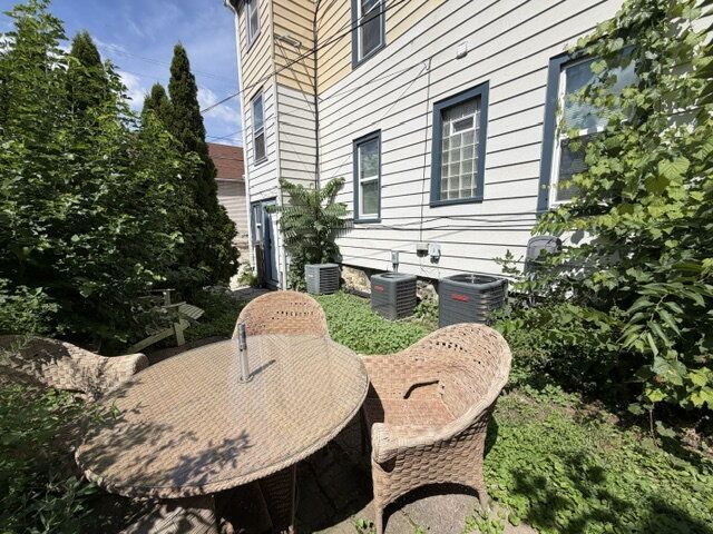Building Photo - 1623 E Webster Pl