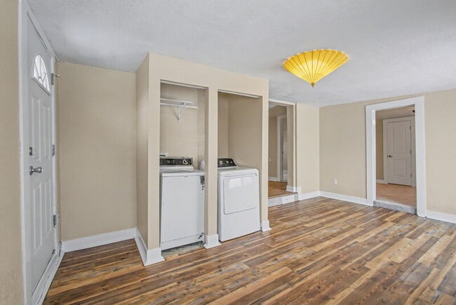 Building Photo - 3130 W Longfellow Pl