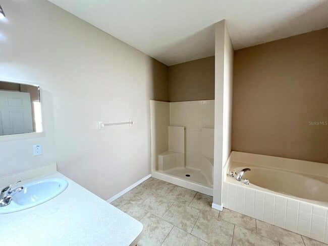 Building Photo - 7 Zither Ct