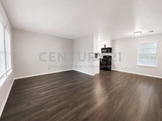 Building Photo - 1108 N Elm St