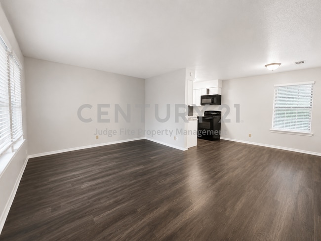 Building Photo - Spacious 2/1.5 in Denton Ready For Move-In!