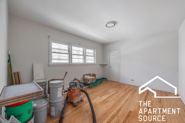 Building Photo - 1749 E 71st Pl