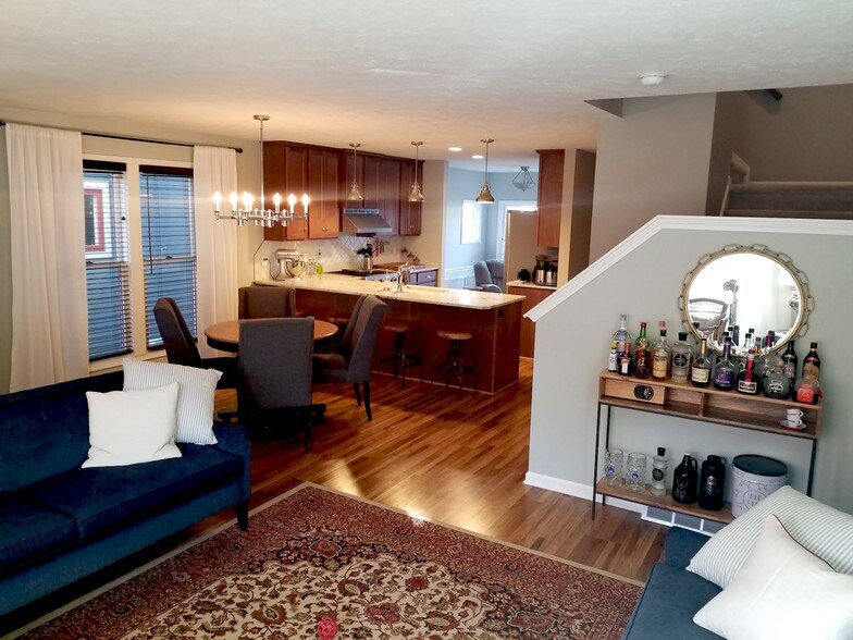 Main floor - 923 Blodgett St SE