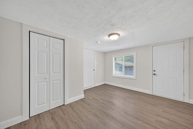 Building Photo - 706 S 15th St