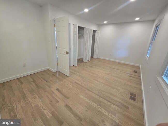 Building Photo - 8760 Stoneridge Dr