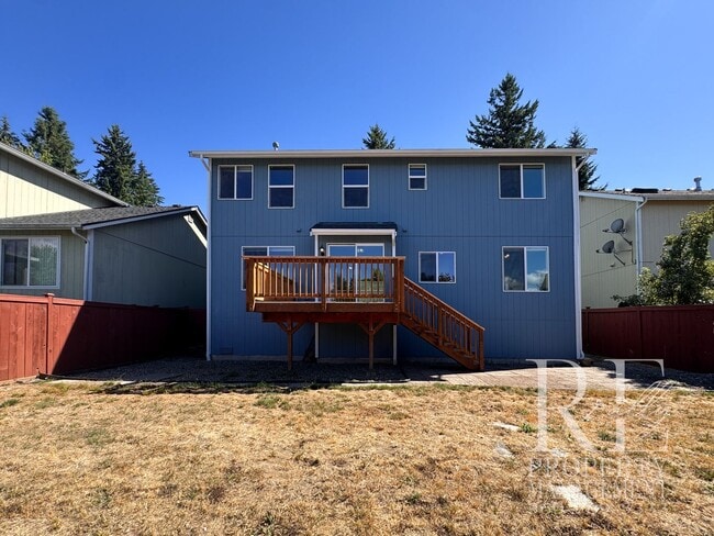 Building Photo - Spacious Bremerton Retreat with Designer Kitchen, Large Fenced Yard & Primary Suite