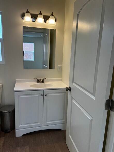 Building Photo - 636 E 87th St