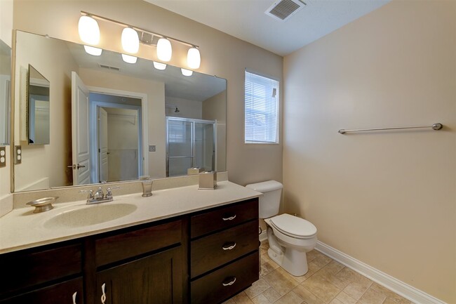 Building Photo - 613 Ivy Ridge Dr