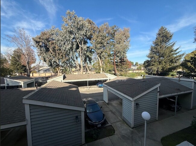 Building Photo - 37050 Meadowbrook Common