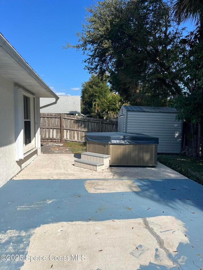 Building Photo - 440 River Grove Ct