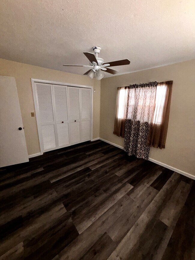 Building Photo - 1134 SE 3rd St