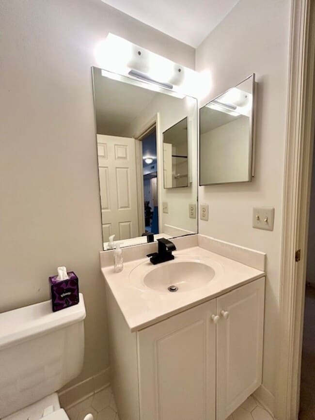 Building Photo - 5 Milestone Manor Ct