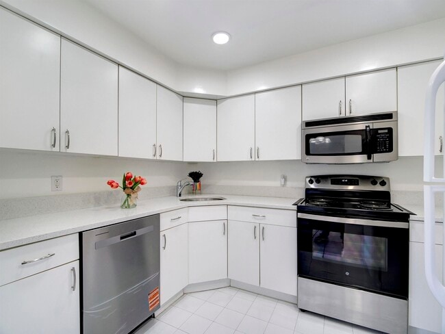 Building Photo - 22 69th St