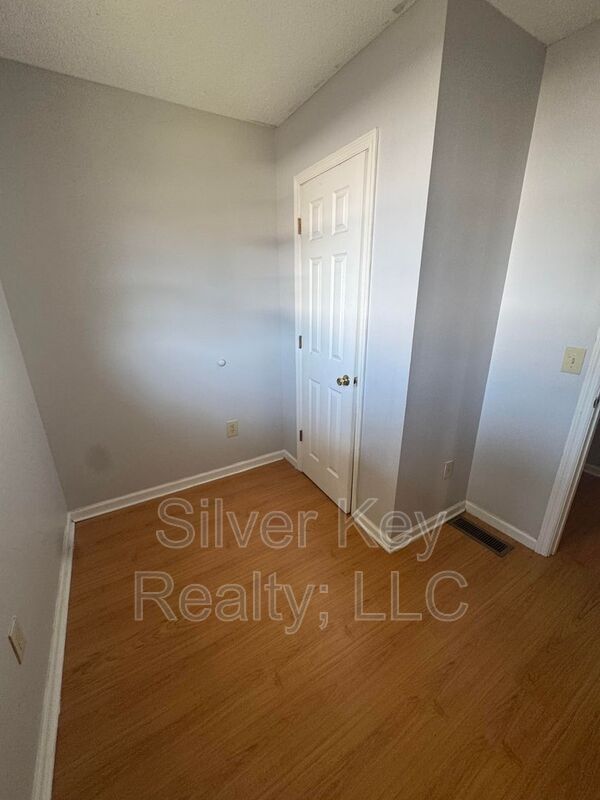 Building Photo - 702 Eastanallee Ave