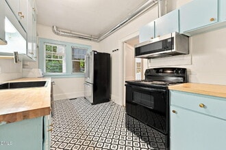 Building Photo - 407 Coolidge St