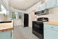 Building Photo - 407 Coolidge St