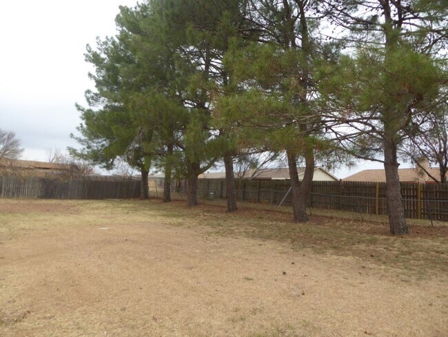 Building Photo - Corner Lot