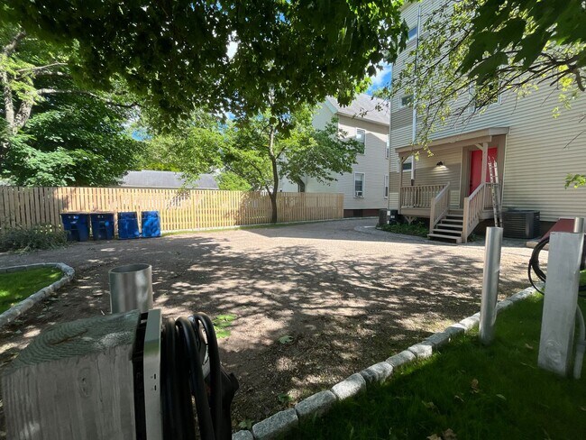 Building Photo - 69 Edwards St