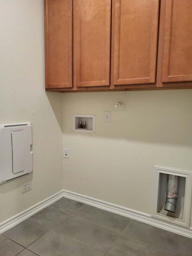 Building Photo - New Home In Cul de sac