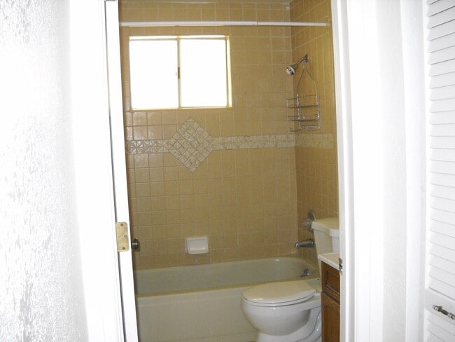 Building Photo - Great views on one acre.