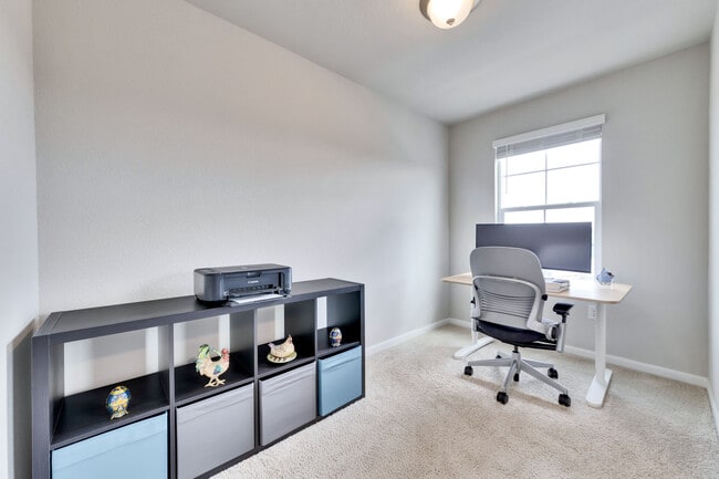 Building Photo - 3422 Couch Dr