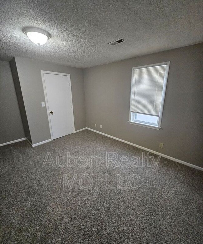 Building Photo - 11757 Wood Oak Ave