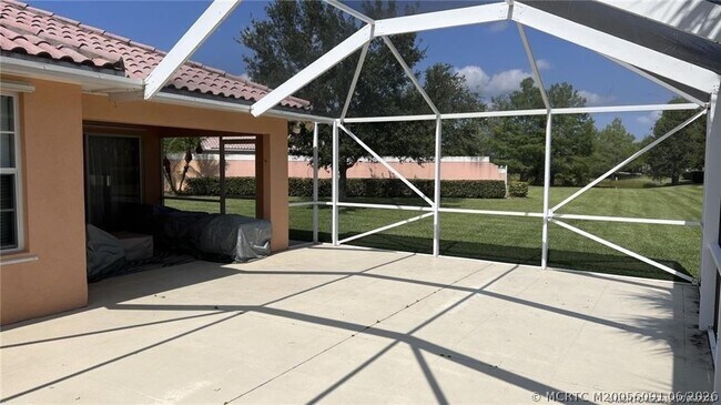 Building Photo - 10629 SW Hartwick Dr