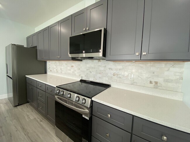 Building Photo - 132 E University Ave