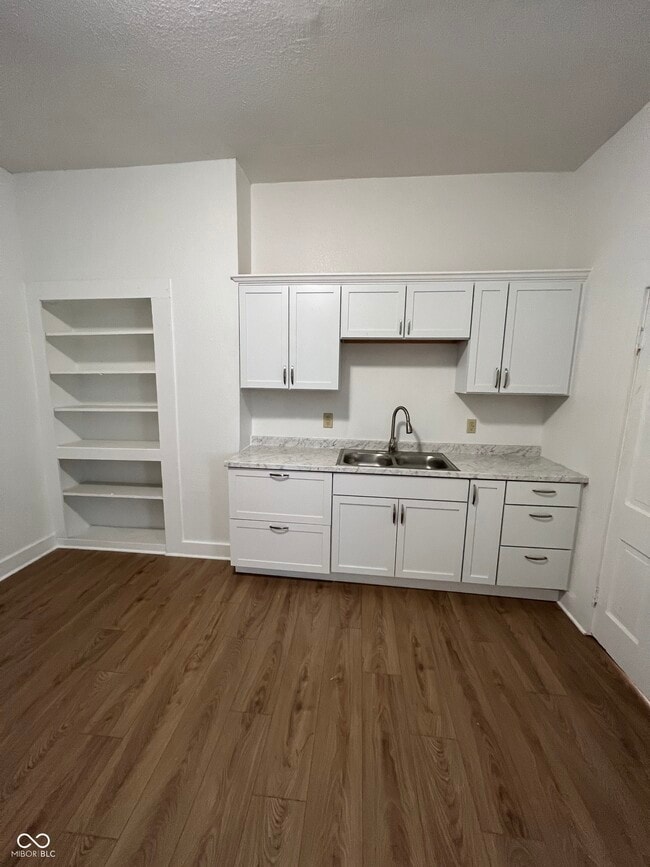 Building Photo - 730 W 9th St