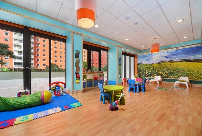 Building Photo - 1581 Brickell Ave