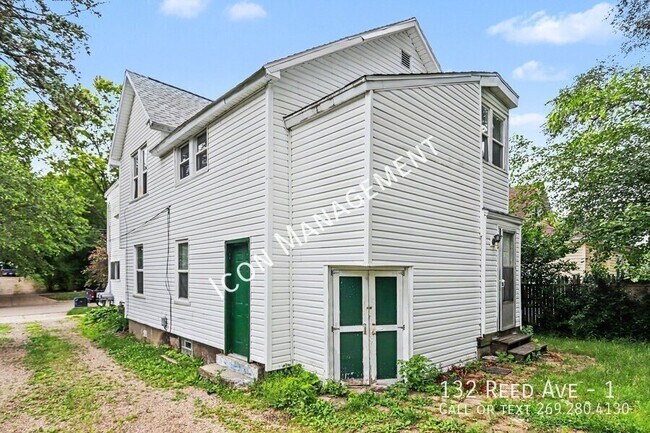 Building Photo - 132 Reed St