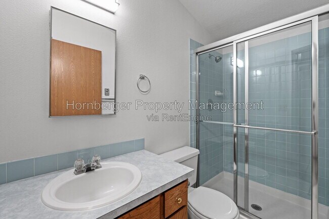 Building Photo - 1603 E 33rd Ave