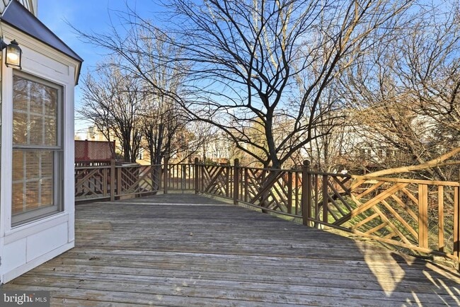 Building Photo - 1817 Fallbrook Ln