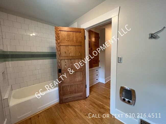 Building Photo - ***FULLY UPDATED / RIVER FOREST LOCATION /...