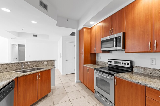 Building Photo - 801 S Olive Ave
