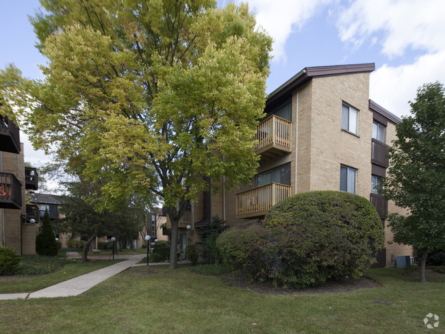Primary Photo - 1150-1151 S Forums Ct