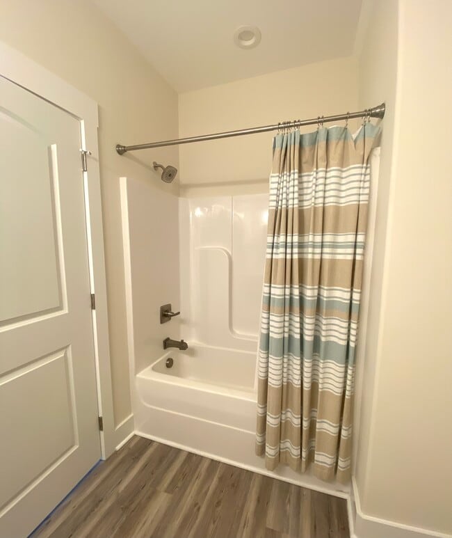 Building Photo - 137 Marblehead Dr