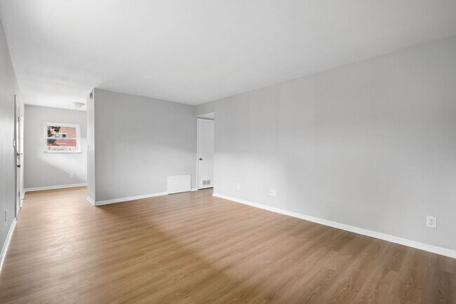 Building Photo - 133 E Markison Ave