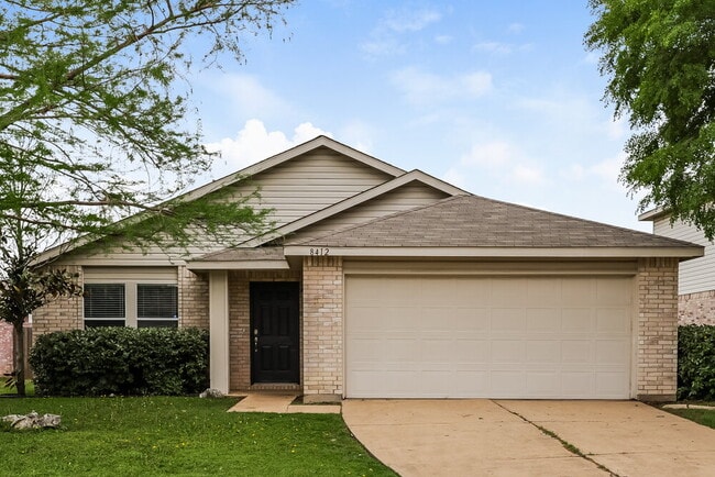 Building Photo - 8412 Seven Oaks Ln