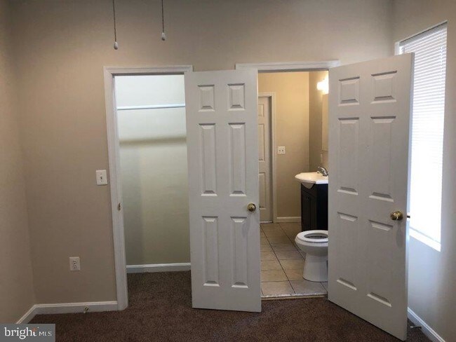 Building Photo - 2419 Callow Ave