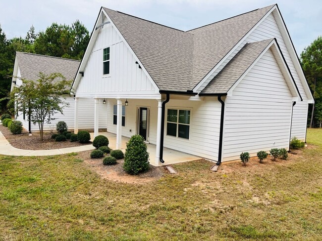 Building Photo - ***MOVE IN SPECIAL*** Wow! Perfect 4 bedro...