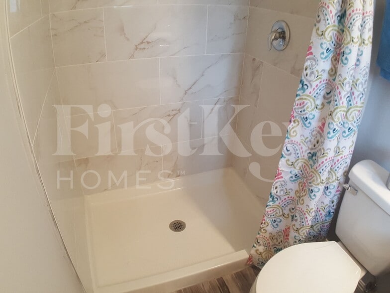 Building Photo - 2012 Bennett St