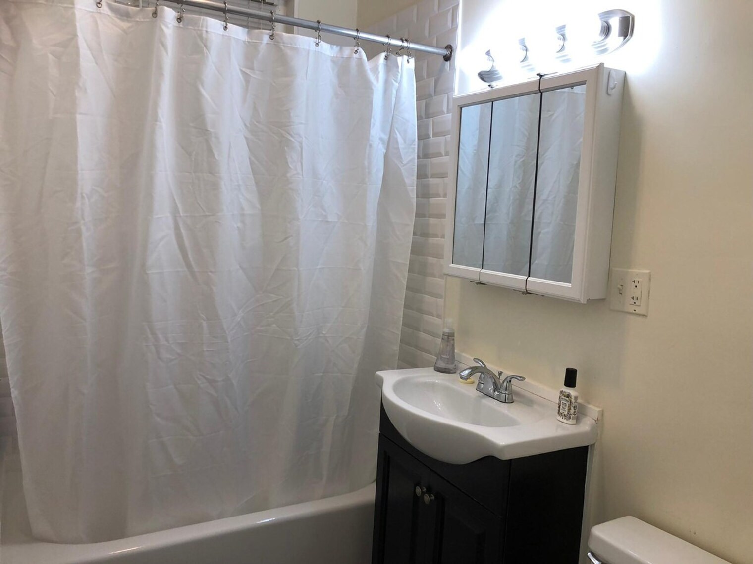 Building Photo - 109 Strathmore Rd