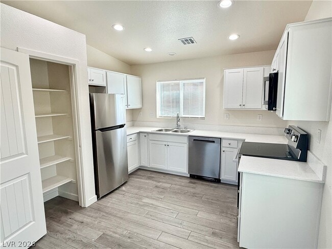 Building Photo - 1081 Quartzite Ave